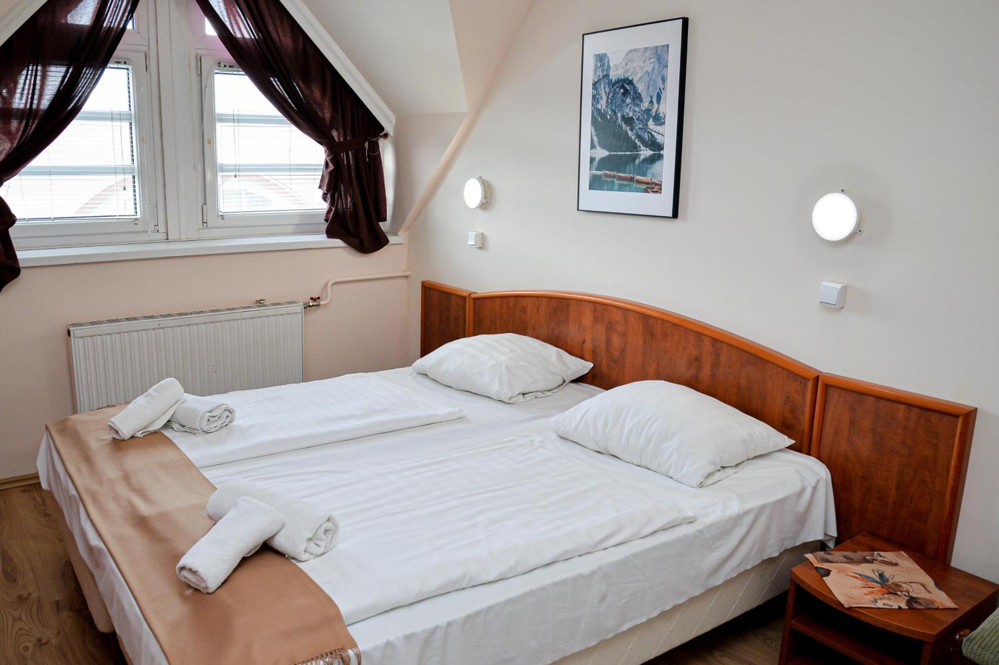 Major Panzio Es Etterem Bed & Breakfast ไฮจ์ดุสโซบอสโล ภายนอก รูปภาพ