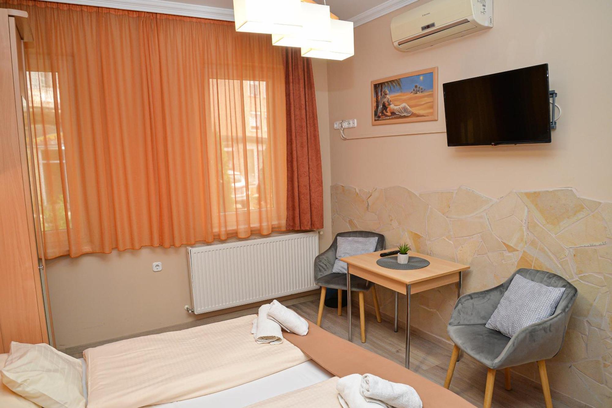Major Panzio Es Etterem Bed & Breakfast ไฮจ์ดุสโซบอสโล ภายนอก รูปภาพ