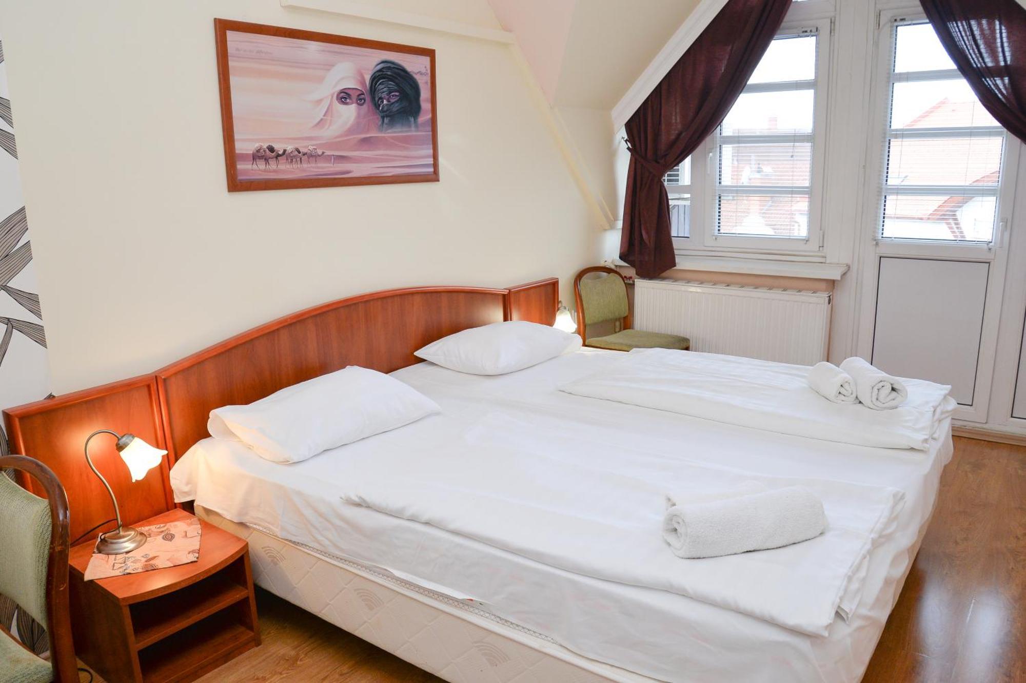 Major Panzio Es Etterem Bed & Breakfast ไฮจ์ดุสโซบอสโล ภายนอก รูปภาพ