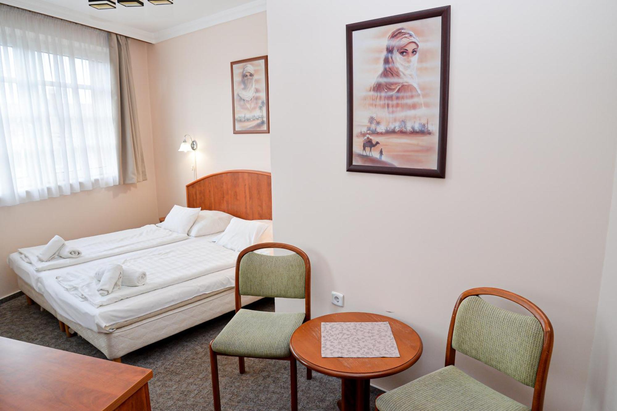 Major Panzio Es Etterem Bed & Breakfast ไฮจ์ดุสโซบอสโล ภายนอก รูปภาพ