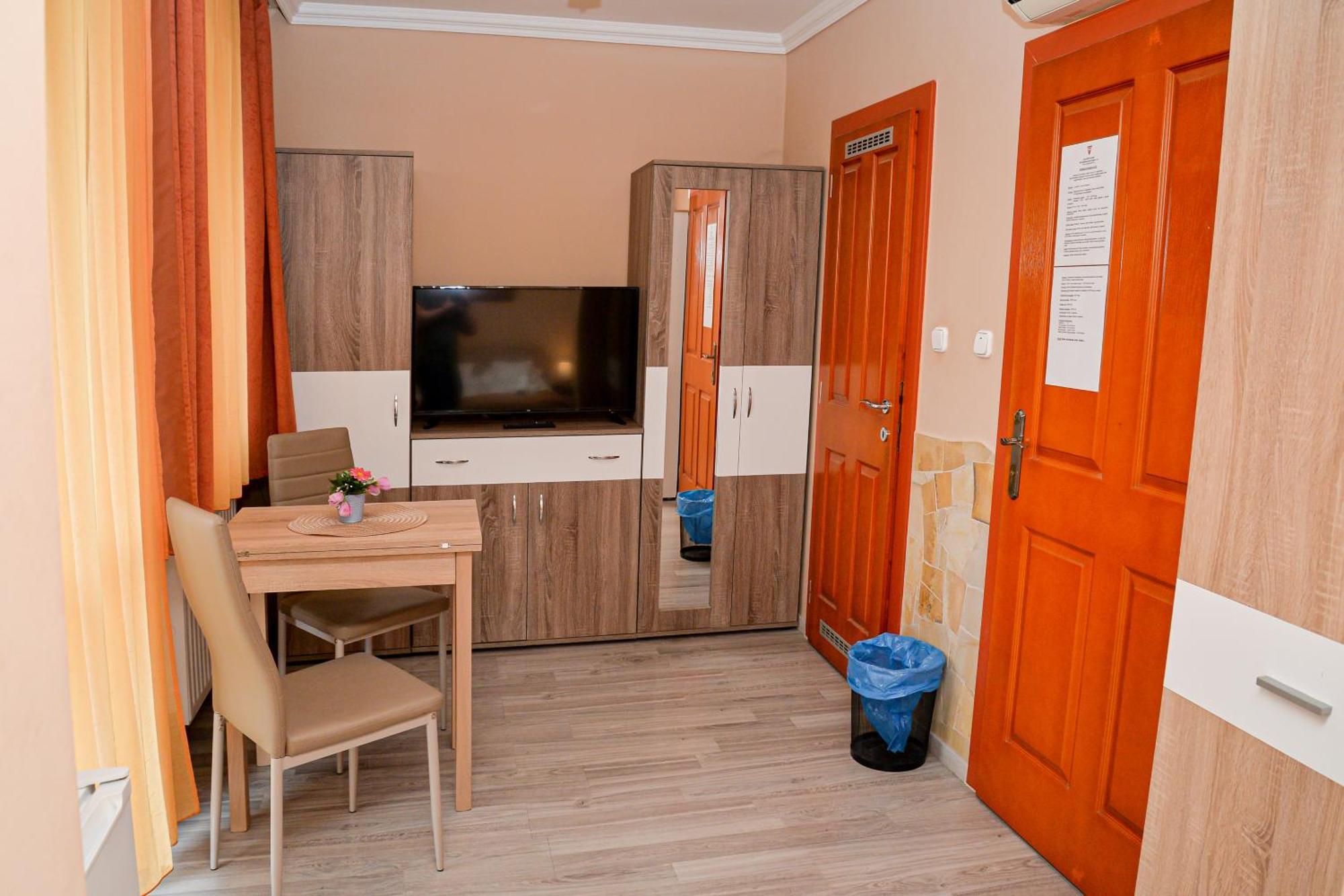 Major Panzio Es Etterem Bed & Breakfast ไฮจ์ดุสโซบอสโล ภายนอก รูปภาพ