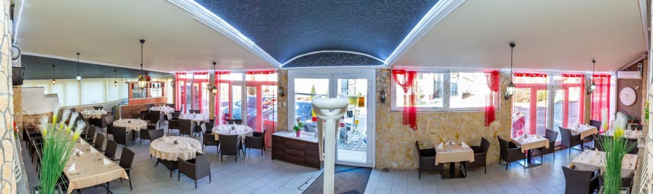 Major Panzio Es Etterem Bed & Breakfast ไฮจ์ดุสโซบอสโล ภายนอก รูปภาพ